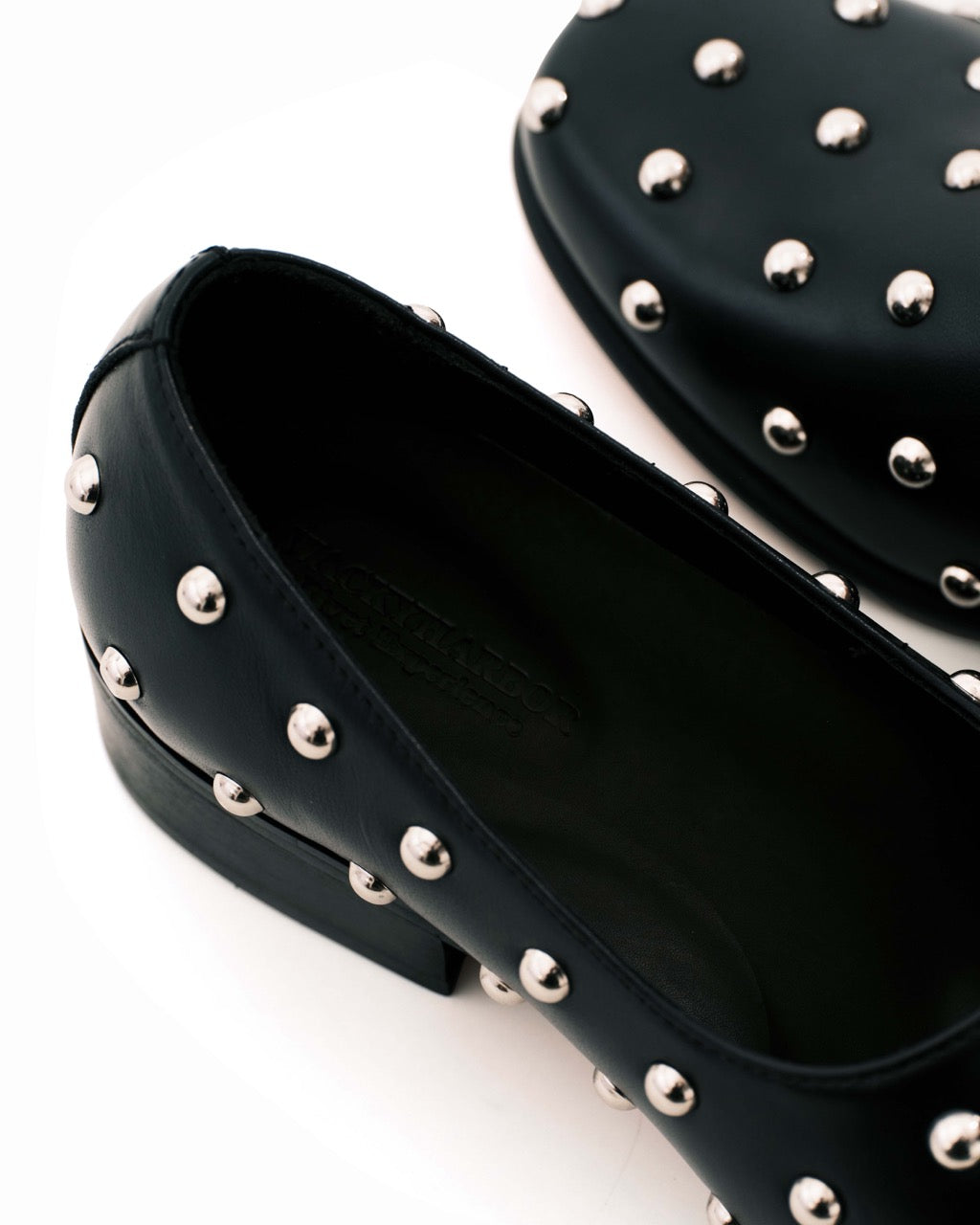 RIVET LEATHER LOAFER